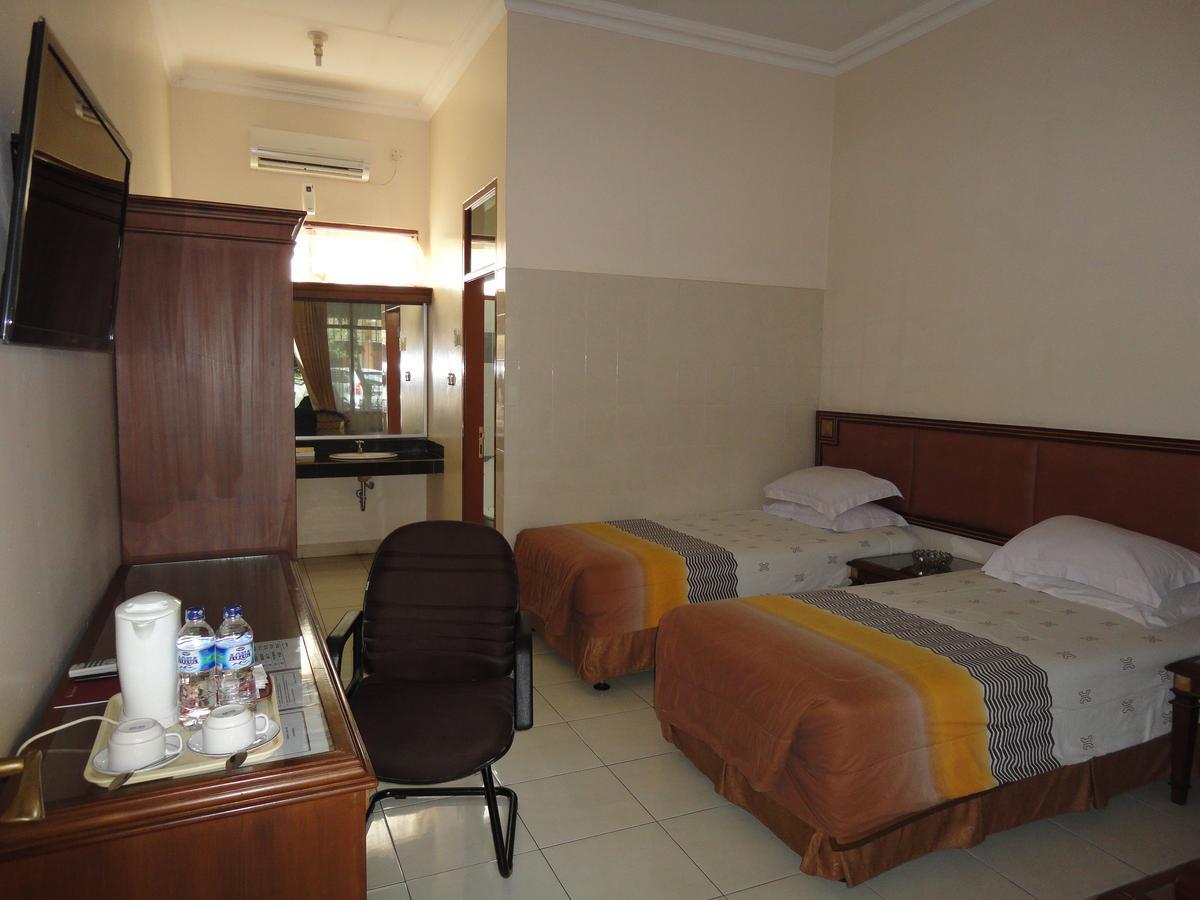 Langensari Hotel Cirebon Buitenkant foto