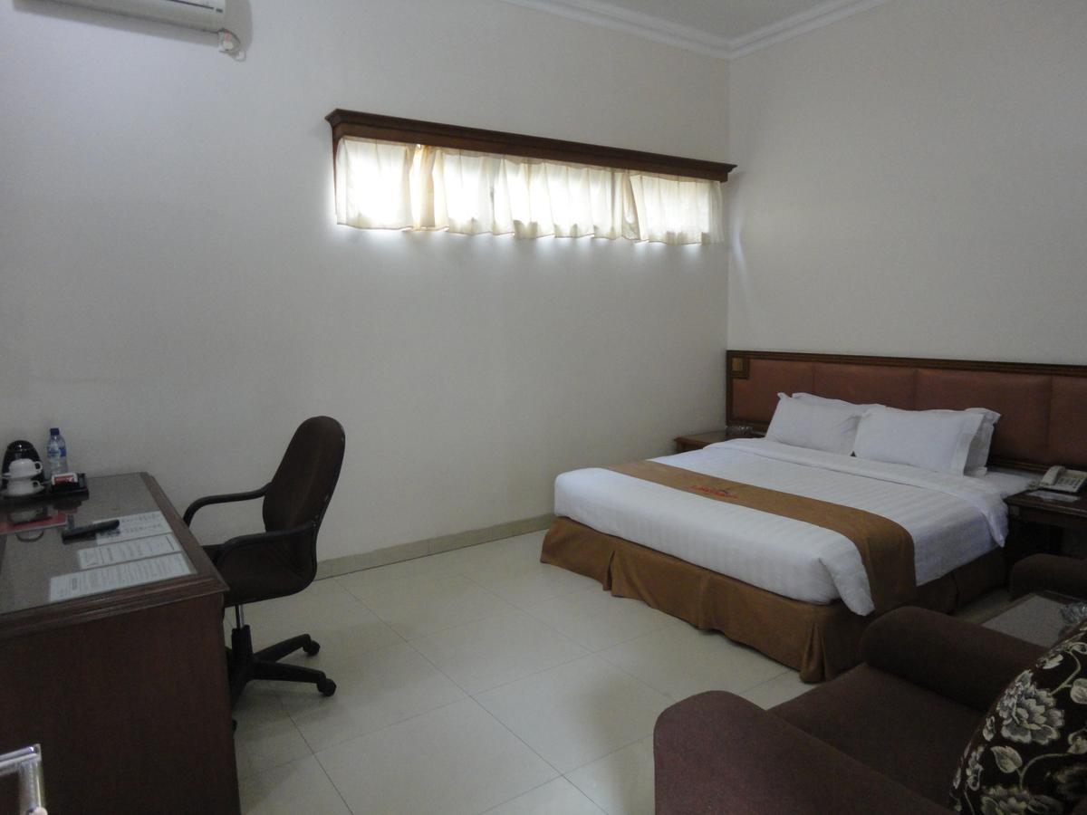 Langensari Hotel Cirebon Buitenkant foto