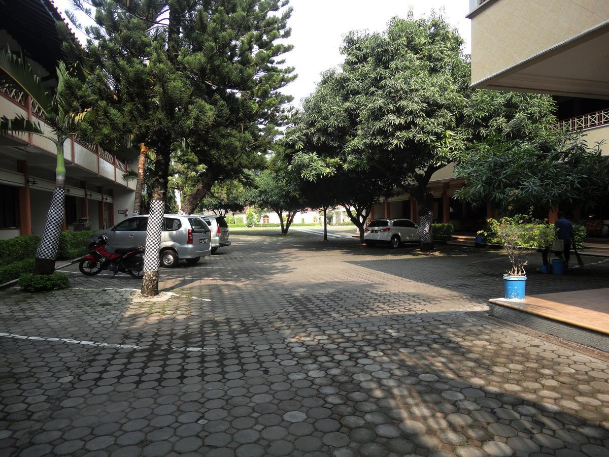 Langensari Hotel Cirebon Buitenkant foto