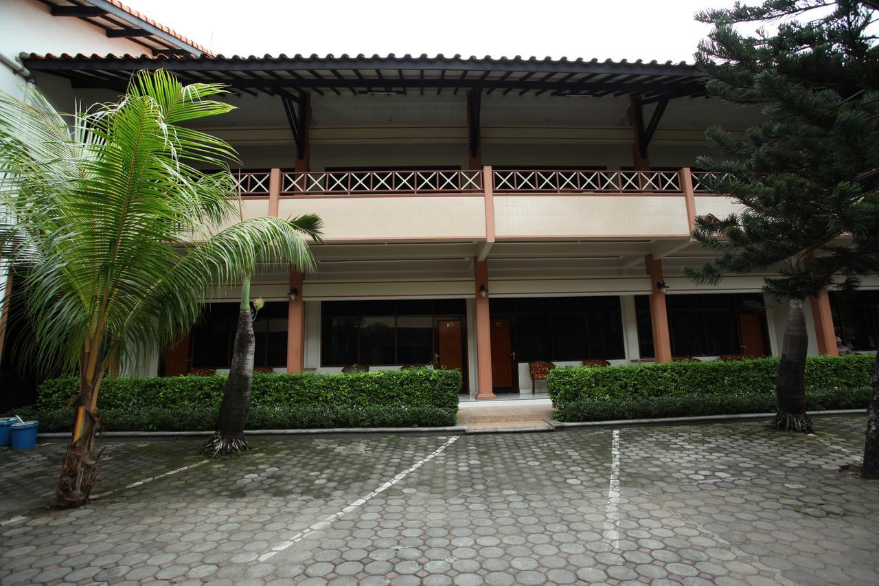 Langensari Hotel Cirebon Buitenkant foto