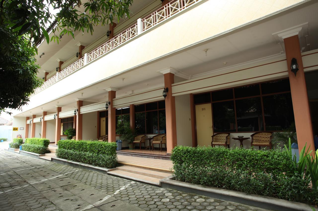 Langensari Hotel Cirebon Buitenkant foto
