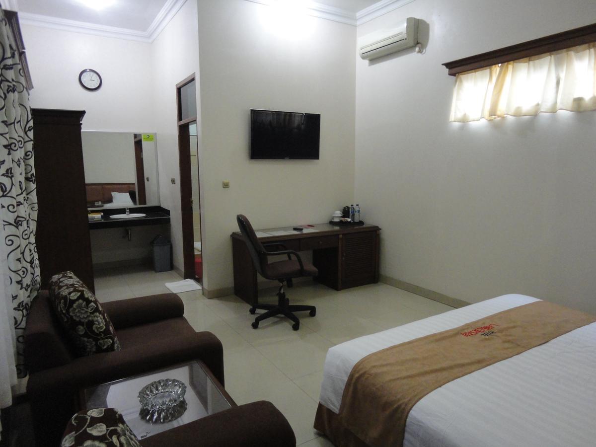 Langensari Hotel Cirebon Buitenkant foto