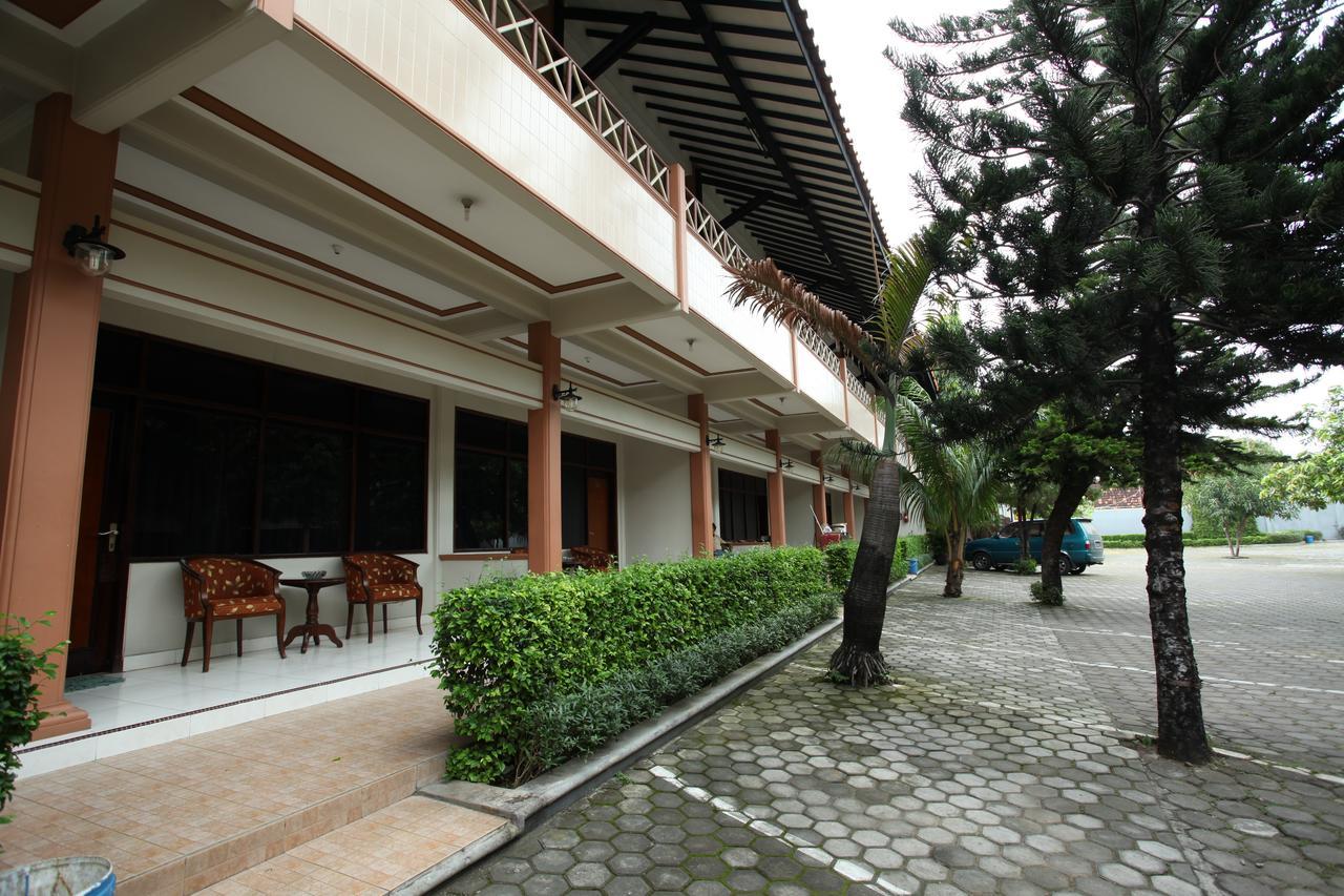 Langensari Hotel Cirebon Buitenkant foto
