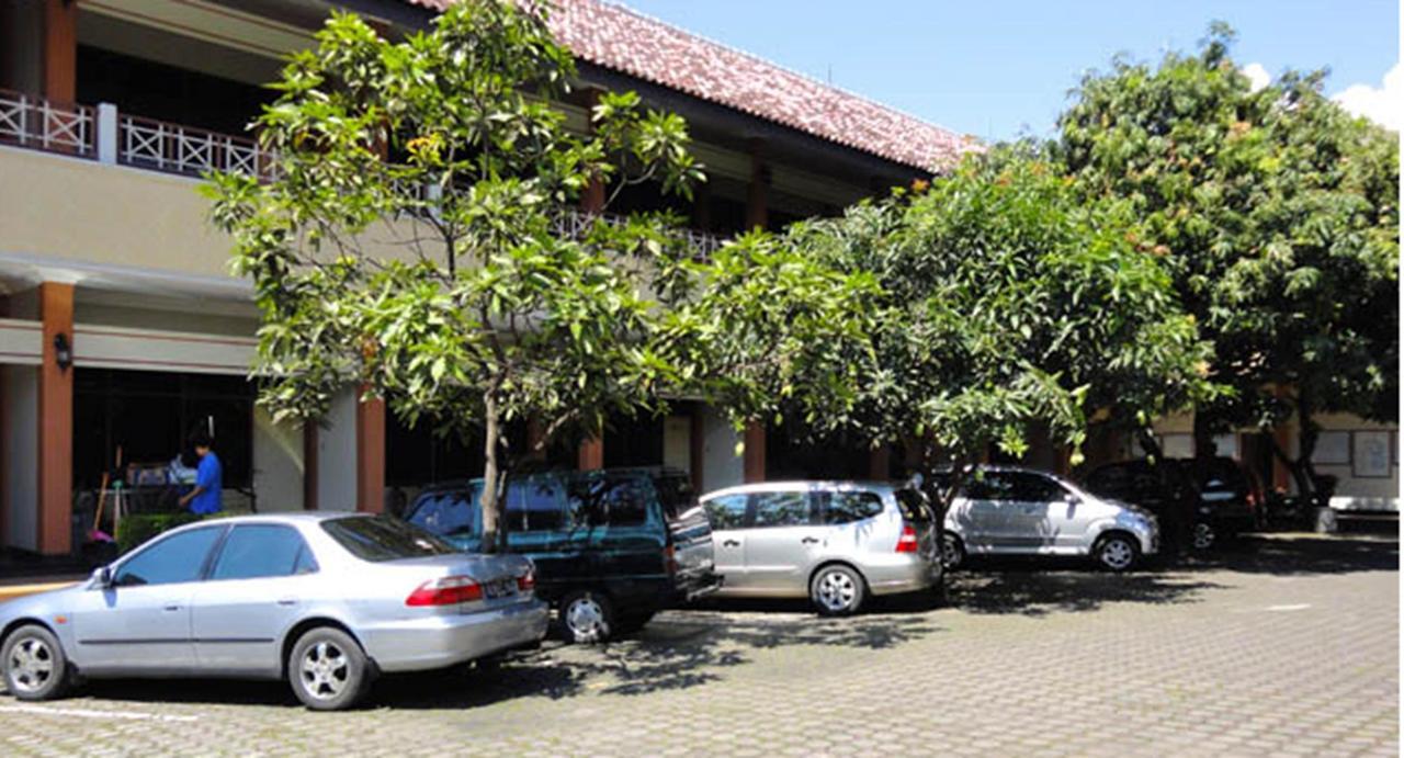 Langensari Hotel Cirebon Buitenkant foto