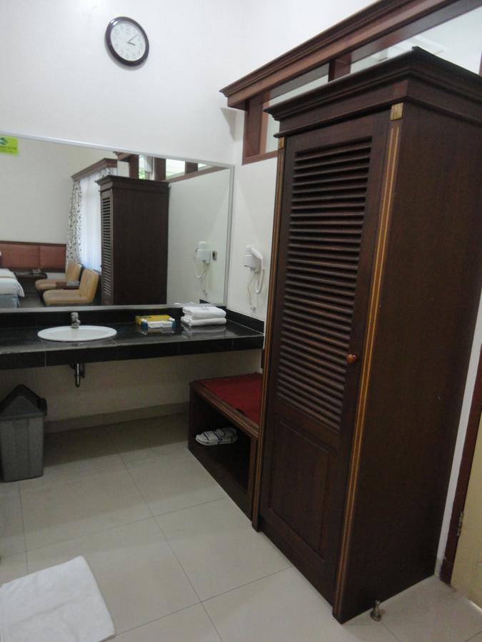 Langensari Hotel Cirebon Buitenkant foto
