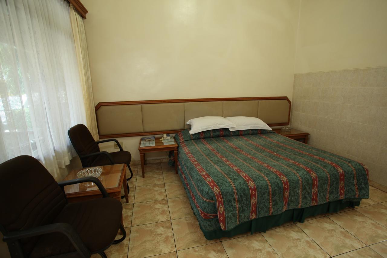 Langensari Hotel Cirebon Buitenkant foto
